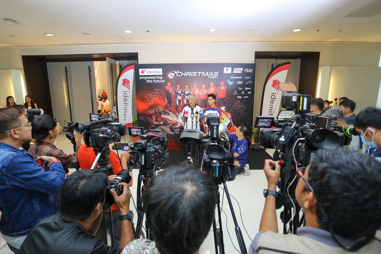 “อิเดมิตสึ” สนับสนุนทีมแข่ง “ฟิล์ม-รัฐภาคย์” ภายใต้ชื่อ “Idemitsu Honda Team Christmas”