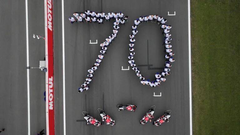 ยามาฮ่า มอเตอร์ ประกาศความยิ่งใหญ่ ฉลอง 70 ปี สุดอลังการ เผยโฉมม้าศึก M1 ลายพิเศษลุย Dutch GP สนามที่ 10 อาทิตย์นี้