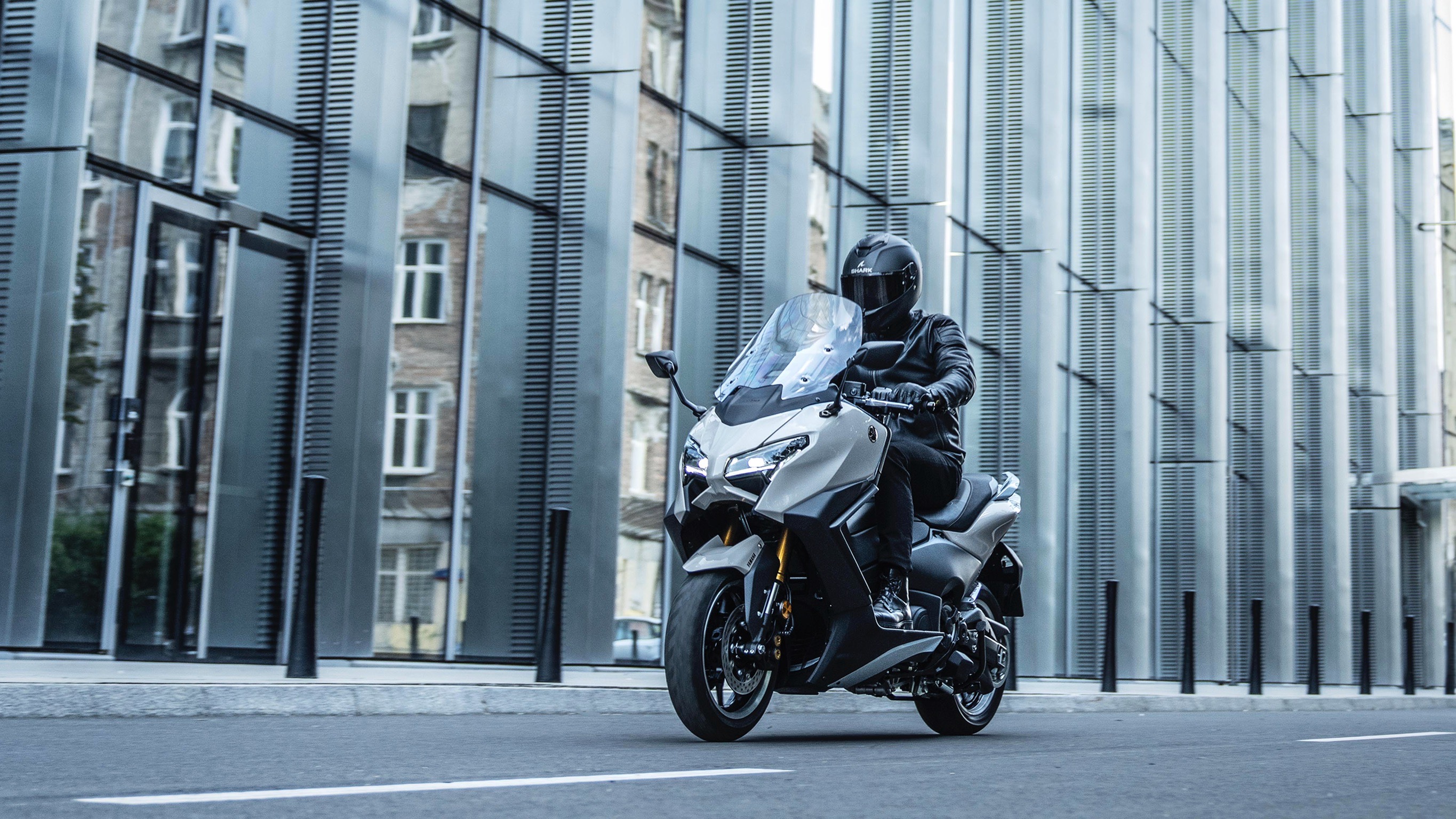 New YAMAHA TMAX 2025