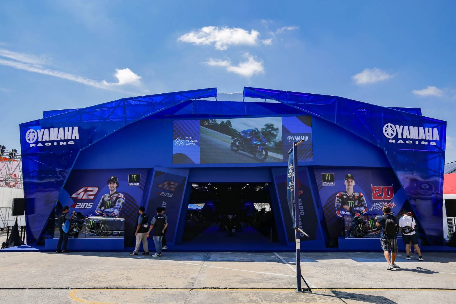 ยามาฮ่าเนรมิต YAMAHA GP PAVILION พร้อมรองรับแฟนมอเตอร์สปอร์ตทั่วโลก ในการแข่งขัน Thailand Grand Prix 2024 จัดเต็มกระทบไหล่ 2 นักแข่งระดับโลก