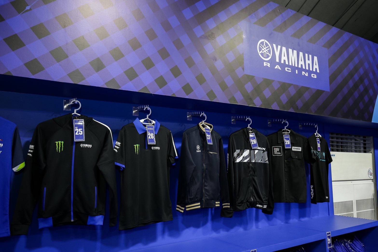 ยามาฮ่าเนรมิต YAMAHA GP PAVILION พร้อมรองรับแฟนมอเตอร์สปอร์ตทั่วโลก ในการแข่งขัน Thailand Grand Prix 2024 จัดเต็มกระทบไหล่ 2 นักแข่งระดับโลก