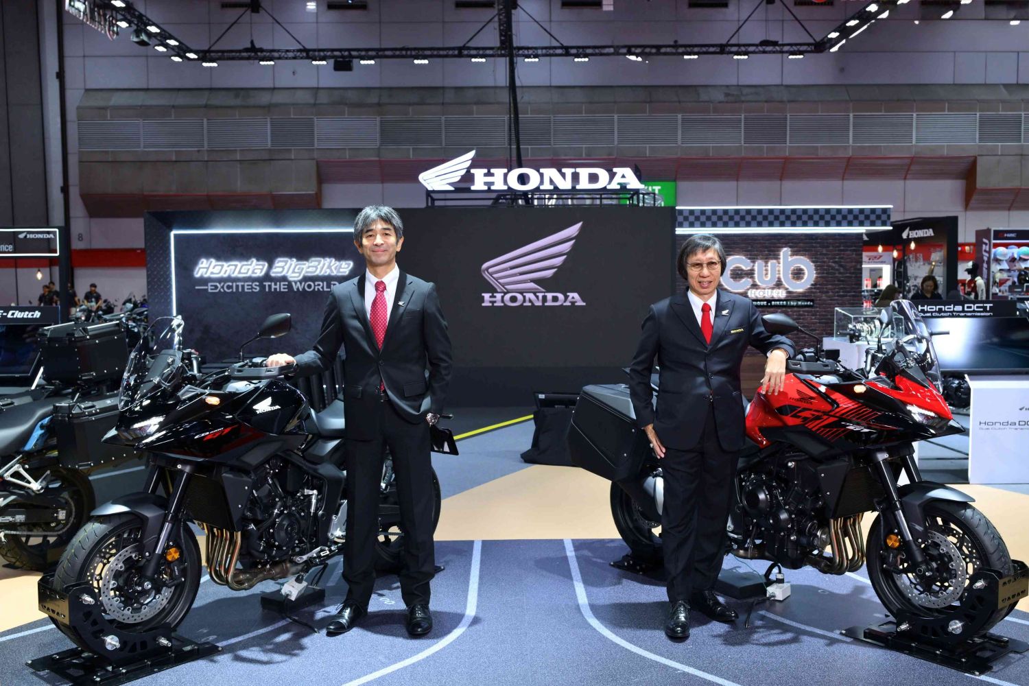 ครั้งแรกในไทย! New Honda CB1000GT สปอร์ตทัวร์ริ่ง 4 สูบ ถ่ายทอดเทคโนโลยีจาก CBR Fireblade พร้อม New Honda Monkey EX Custom Edition