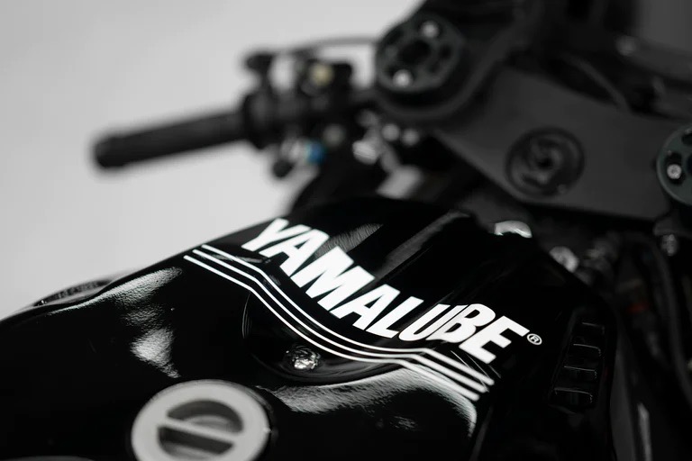 YAMALUBE สุดยอดน้ำมันเครื่องสนับสนุนแฟคทอรี่ทีมลงแข่งในภายใต้สังกัด YAMALUBE YART YAMAHA EWC Official Team ลุยศีกเวิลด์เอ็นดูรานซ์